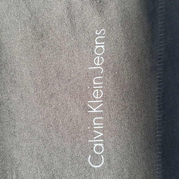 NWT Calvin Klein Jeans Graphic T-Shirt - Picture 4 of 7